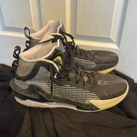 Nike - Picture 4 of 6